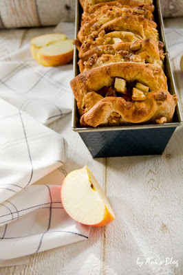 Apfelkuchenliebe: Apfel-Walnuss Pull Apart Cake aus Dinkelmehl ohne Haushaltszucker - Rezept für Hefeteig Zupfkuchen