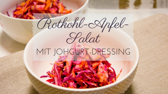 Ein frischer Rotkohlsalat mit Apfel und Möhre und einem Zitronen-Joghurtdressing. Mit nur 5 Zutaten habt ihr einen leckeren Beilagensalat der zu allen Gelegenheiten passt. Zum Mittag, zum Abendessen, für Gäste oder die Grillparty.