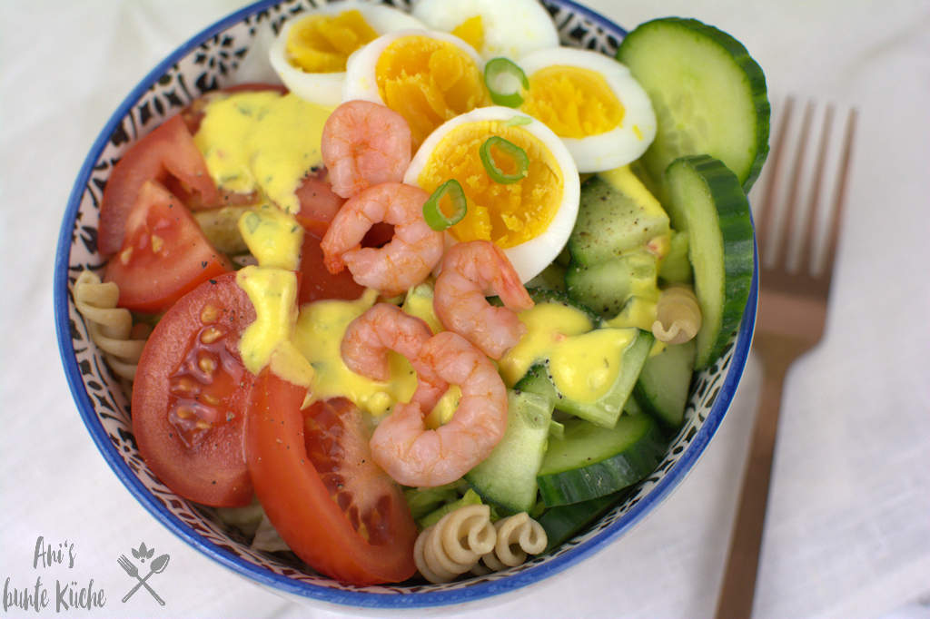 Mittagspause wie im schwedischen Café: Nudelsalat mit Mango Dressing ...