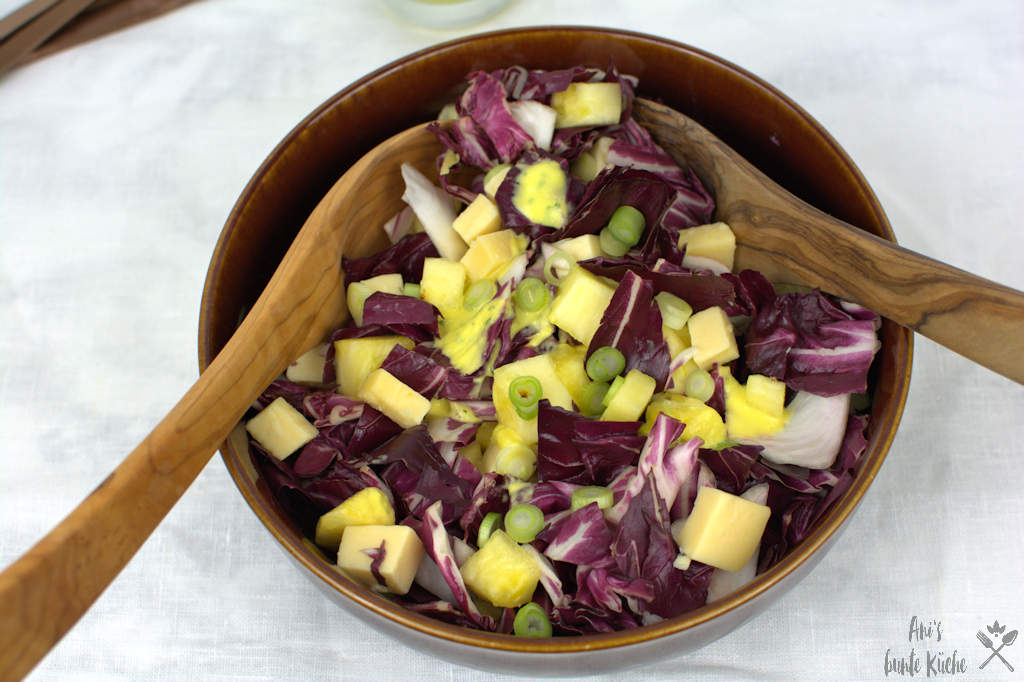 Radicchio Käse Salat mit leichtem Mangodressing - Ani&amp;#39;s bunte Küche