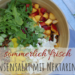 Schüssel mit Linsensalat - braune Linsen, Nektarine, Rucola, Feta, Paprika